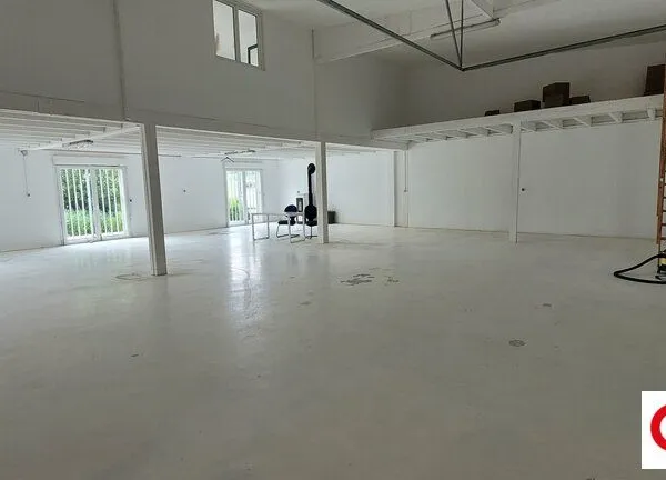 Local commercial 330 m²