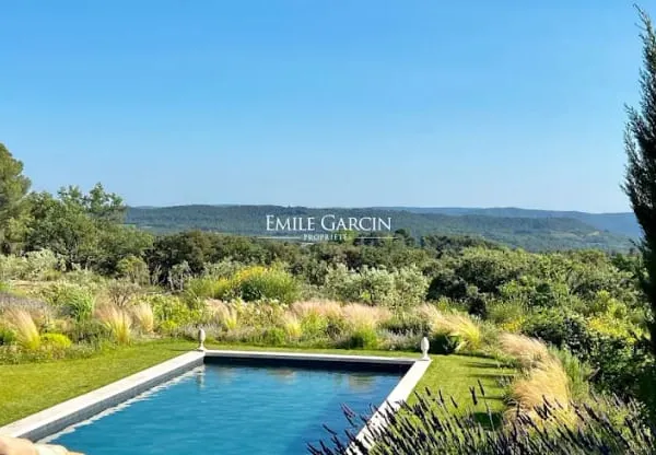 Maison 10 pièces 370 m²
