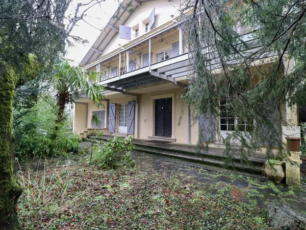 Belle demeure de caractère -298 m² - Brassac