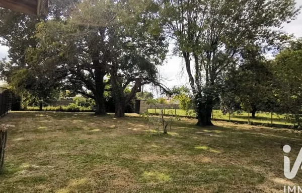 Terrain 1047 m²