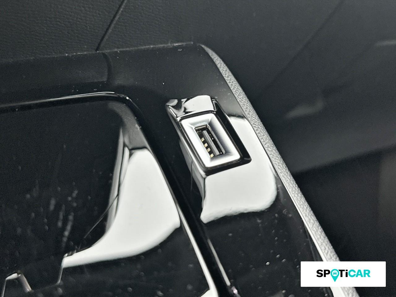 Peugeot 2008 1.2 puretech 100ch s&s allure — photo 18