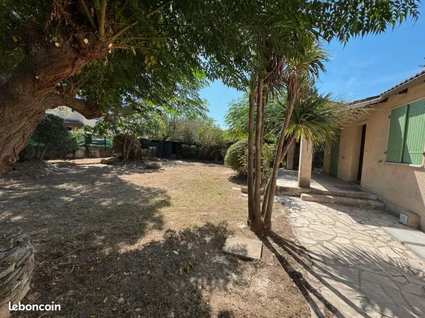 Trets proche centre Maison Plain Pied 100 m2 sur 670 m2 Terrain