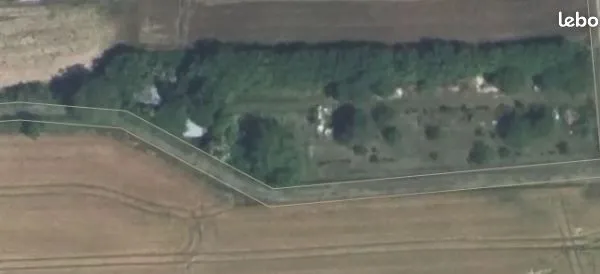 Terrain avec bâtiments existant