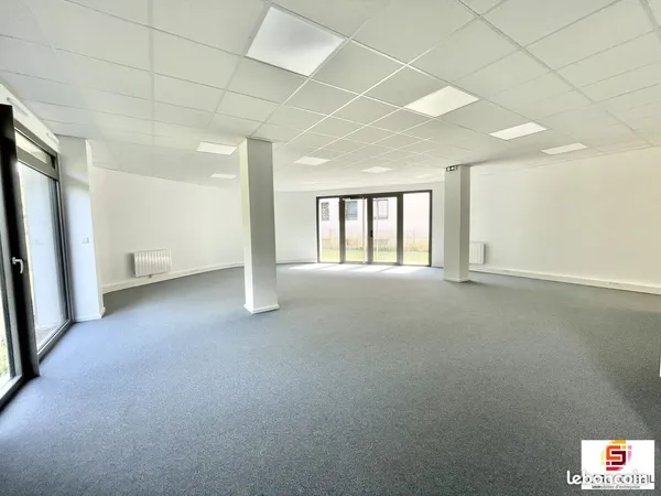 Local 101 m² Bihorel
