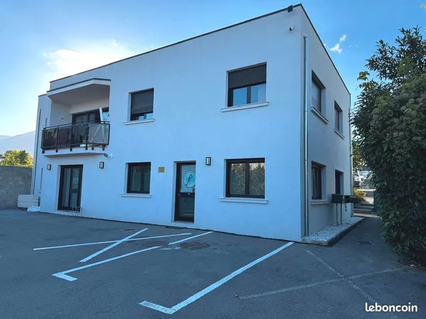 Local professionnel 55 m² de plain-pied - Gex, ZA de l'Aiglette Nord