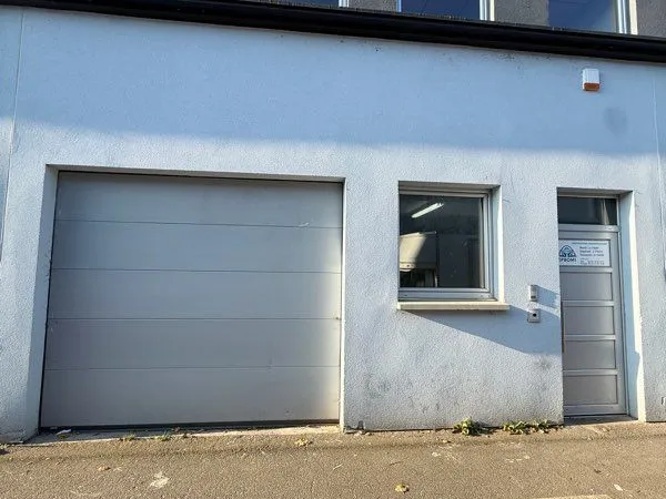 Local d’activité et entrepôt Location Évry-Courcouronnes  80m² 1350€