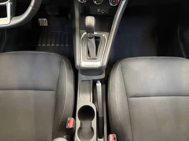 Renault Captur blue dci 115 edc — photo 16