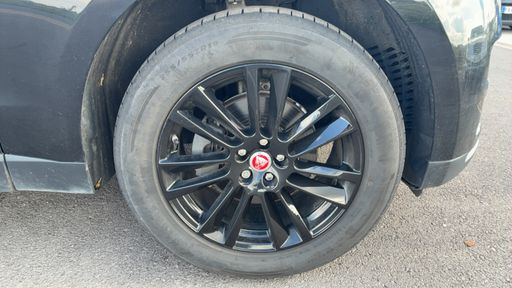 Jaguar F-Pace 2.0 D 163 2WD - Prestige – 2018 – 120482 km – Diesel – Boîte Manuelle — photo 39