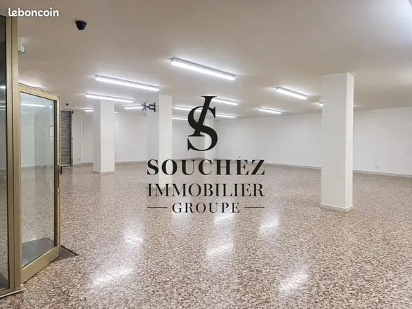 Local commercial 215 m² Avion