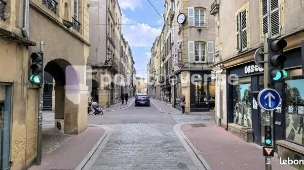 Local commercial 224 m²