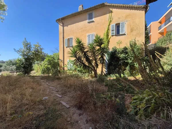 NICE PESSICART - PROPRIETE DE 2 MAISONS - PARCELLE DE 1800m²