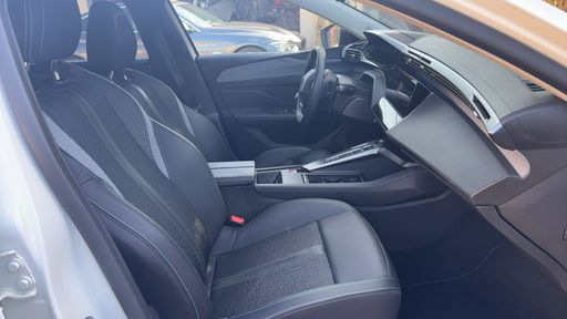 Peugeot 308 SW 1.6 THP PureTech 180 Hybrid e-EAT8 - Allure Pack – 2022 – 70195 km – Hybride rechargeable – Boîte Automatique — photo 18