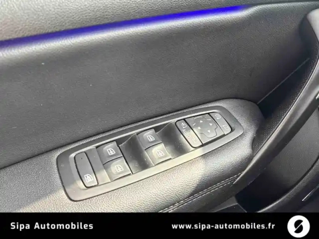 Renault Megane mégane iv berline tce 130 energy — photo 30