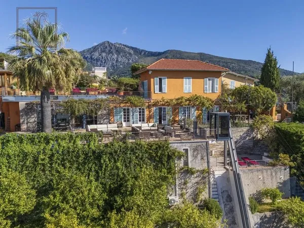 MENTON, Côte d'Azur: Propriété exclusive avec piscine & Vue panoramique