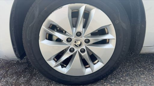 Skoda Octavia 1.5 eTSI 150 DSG7 - Business – 2023 – 156283 km – Hybride essence – Boîte Automatique — photo 37
