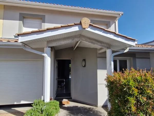 MAISON MITOYENNE AVEC GARAGE QUARTIER CALME