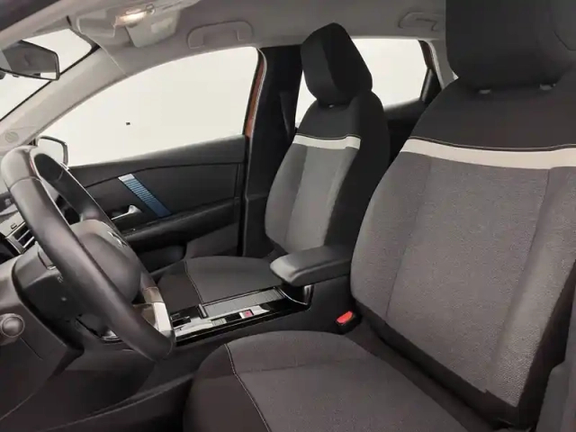 Citroën C4 e- 136 ch automatique — photo 89