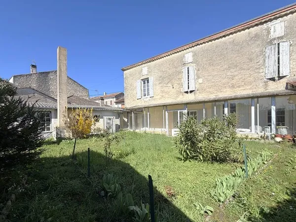 LAROQUE TIMBAUT - Maison de maitre en pierre de 6 pièces avec 4 chambres, - 165 000 €