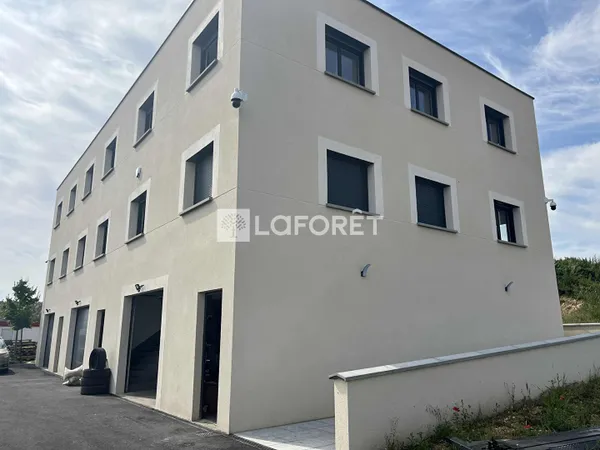 Local d'activité 3 pièces 77 m²