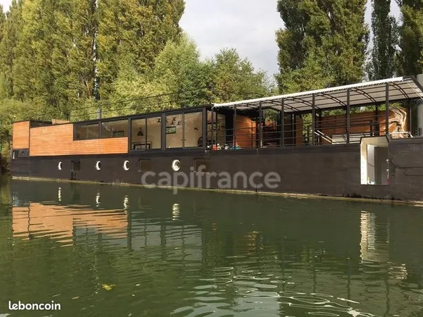Péniche 250 m²