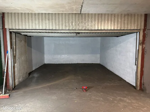 Double box fermé de 24m² - Idéal stockage professionnel ou véhicules - Le Kremlin-Bicêtre