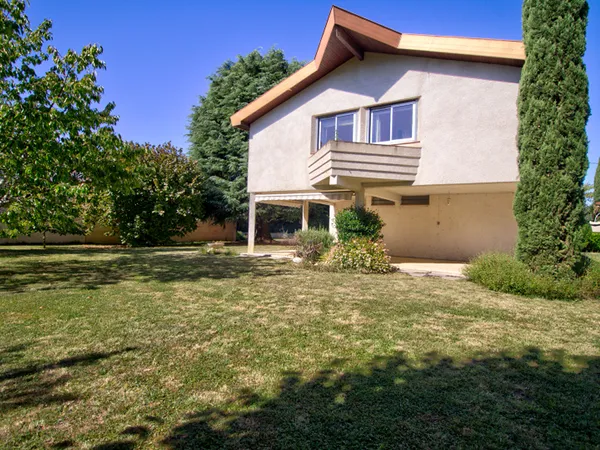 Maison d'architecte de 5 pièce(s) 132 m2 - terrain clos arboré 1 045 m²