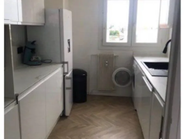 Beau T3 meublé Nîmes rue de Beaucaire 58 m2