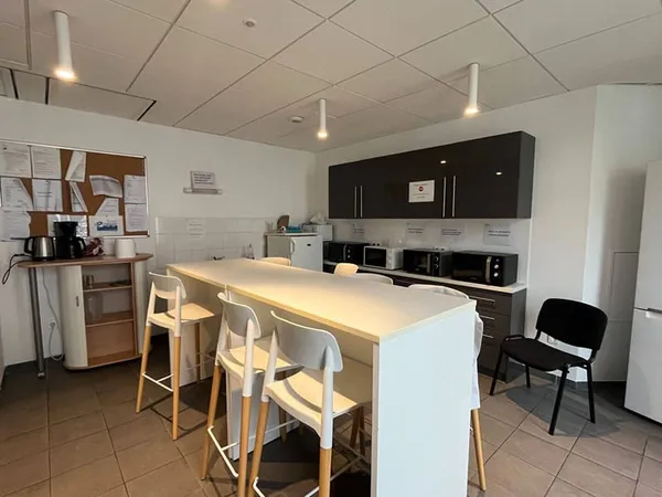 Local commercial 654 m²