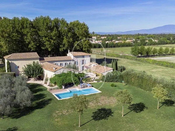 Propriété d'exception avec piscine et dépendances équestres, à vendre proche de l'Isle sur la Sorgue