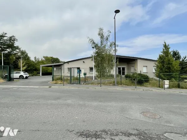 Local d'activités 1053 m²