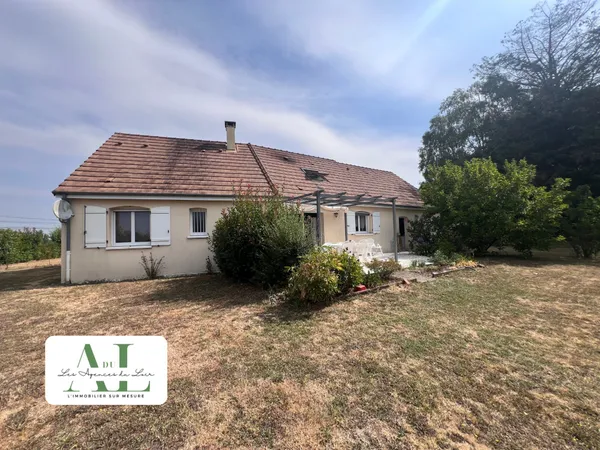 Maison familiale avec vue sur la campagne à Mansigné