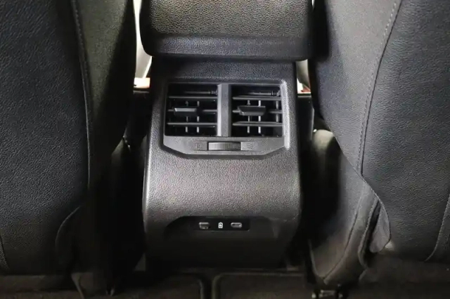Renault Megane e-tech ev60 220 ch optimum charge — photo 37