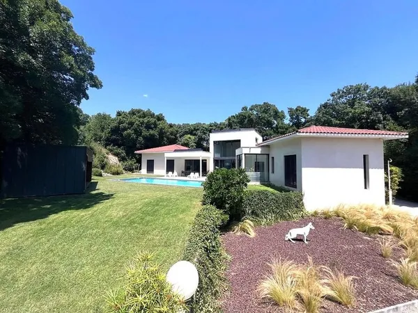 Villa 6 pièces 200 m²