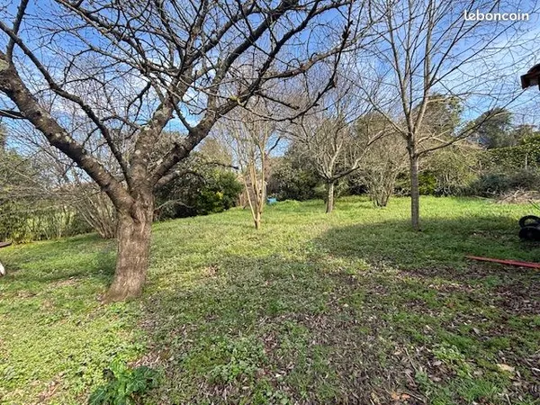 Terrain de 515 m² à Labege Village