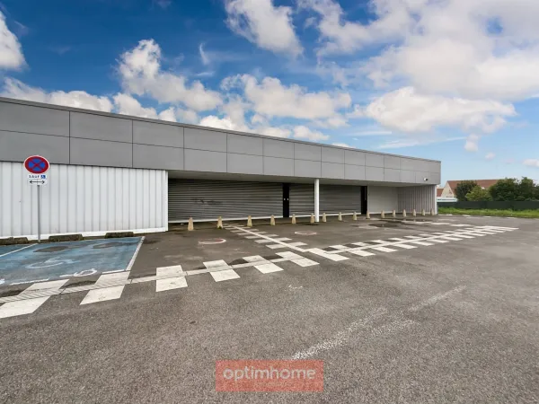 LOCAL COMMERCIAL / RETAIL PARK À LOUER - 1 707 M² EN ZONE COMMERCIALE