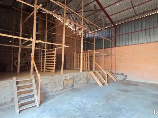 Hangar de 180 m² avec demi-niveau - Duntzenheim