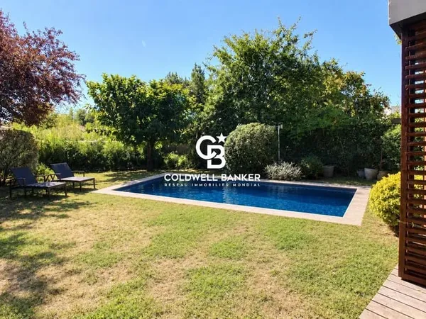 MAISON RÉNOVÉE FACADE PIERRE - JARDIN PISCINABLE - GARAGE
