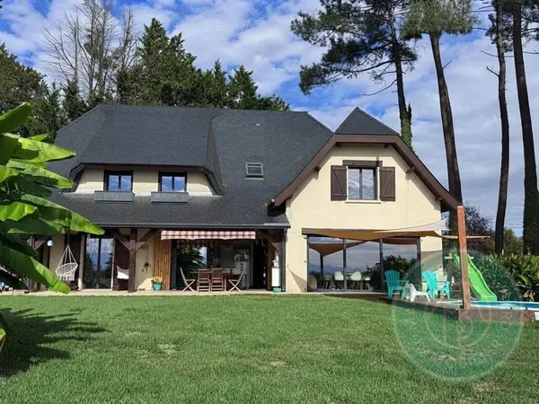 Maison 7 pièces 220 m²