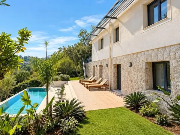 NICE / GAIRAUT - VILLA 6 PIÈCES RÉNOVÉE AVEC PISCINE ET VUE DÉGAGÉE