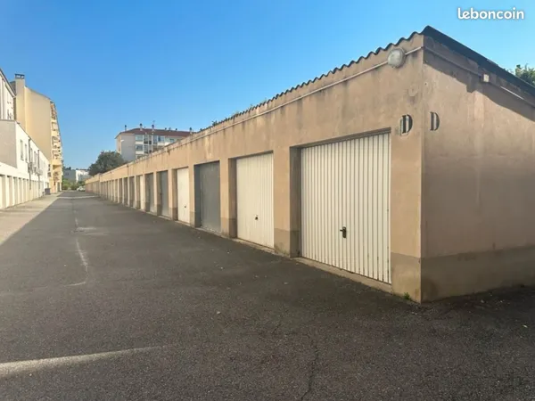 Garage fermé box quartier châteauvert