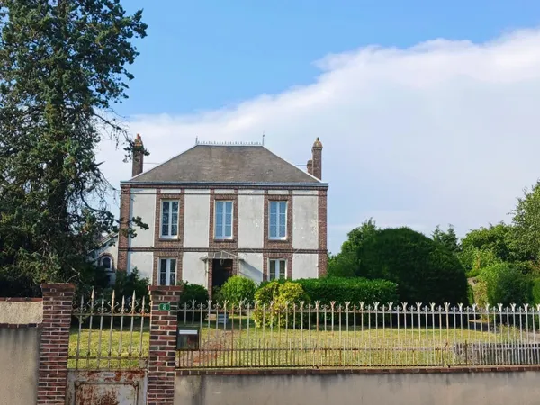 Au coeur du village de Neuilly sur Eure, Maison bourgeoise