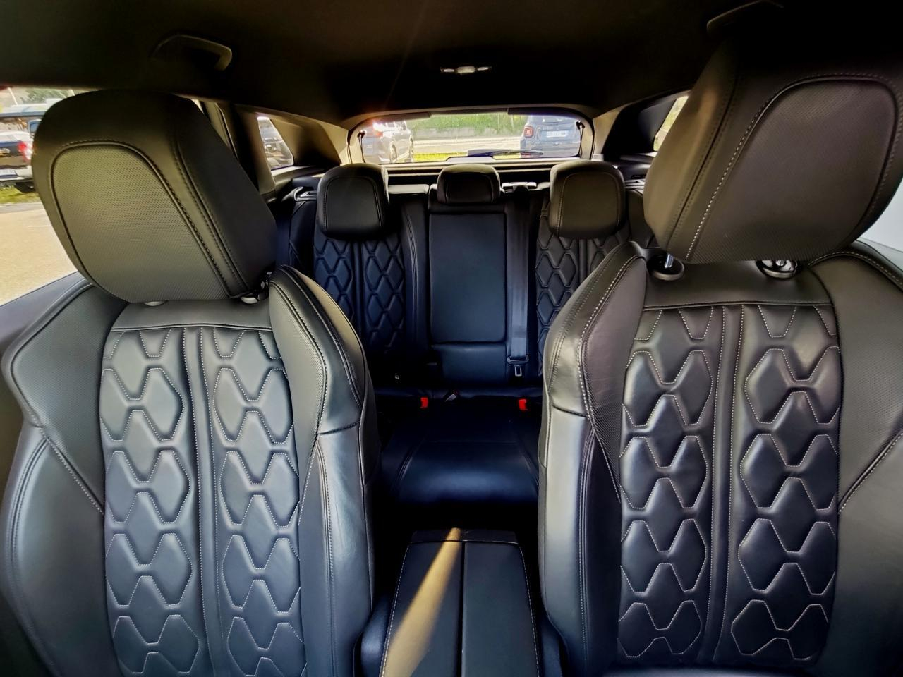 Peugeot 3008 hybrid4 300 e-eat8 gt line — photo 18