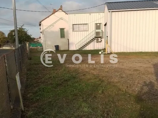 Local d'activité 1 700 m²