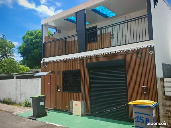 Immeuble de rapport 8 chambres meublées + local commercial - Saint-Benoît - sans frais d'agence