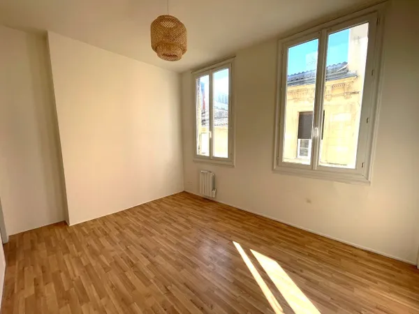 Bordeaux hypercentre - T1 bis meublé 30 m² rénové à neuf - Très lumineux et au calme