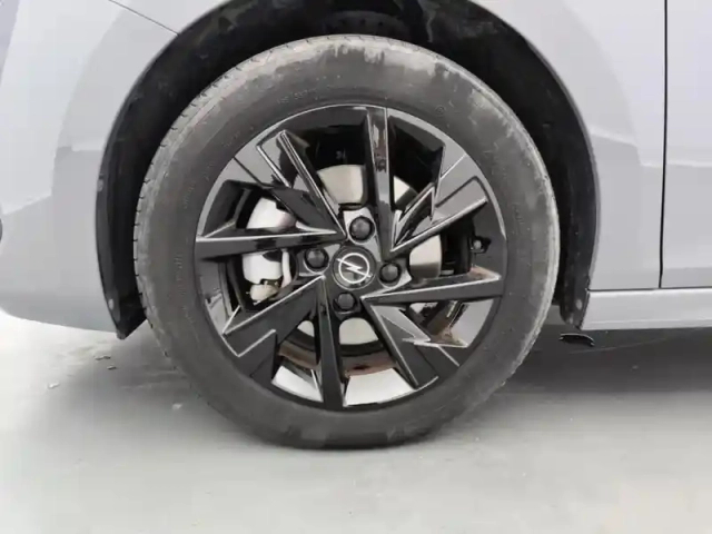 Opel Corsa 1.2 turbo 100 ch bva8 gs — photo 15