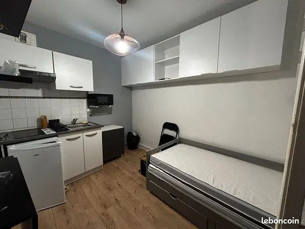 Studio 1 pièce 12 m²