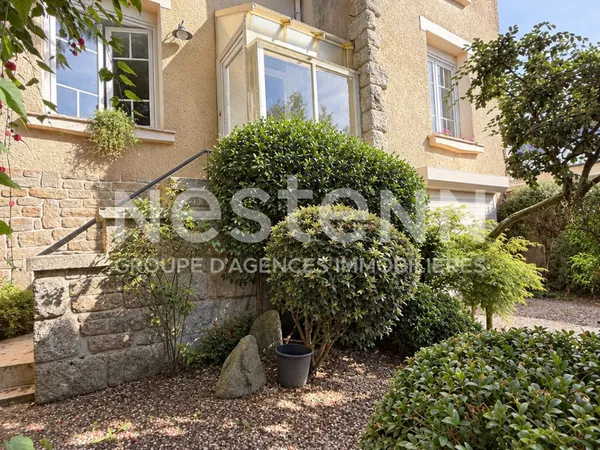 REMUNGOL EVELLYS- Propriété de charme des années 50 à vendre, 3 chambres et son superbe parc de 3600