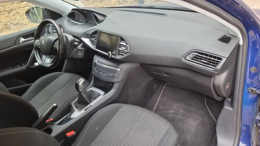 Peugeot 308 1.2 PureTech 110 - Allure – 2018 – 112497 km – Essence – Boîte Manuelle — photo 22