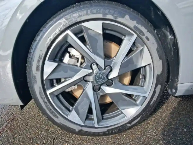Peugeot 308 phev 180 e-eat8 — photo 3